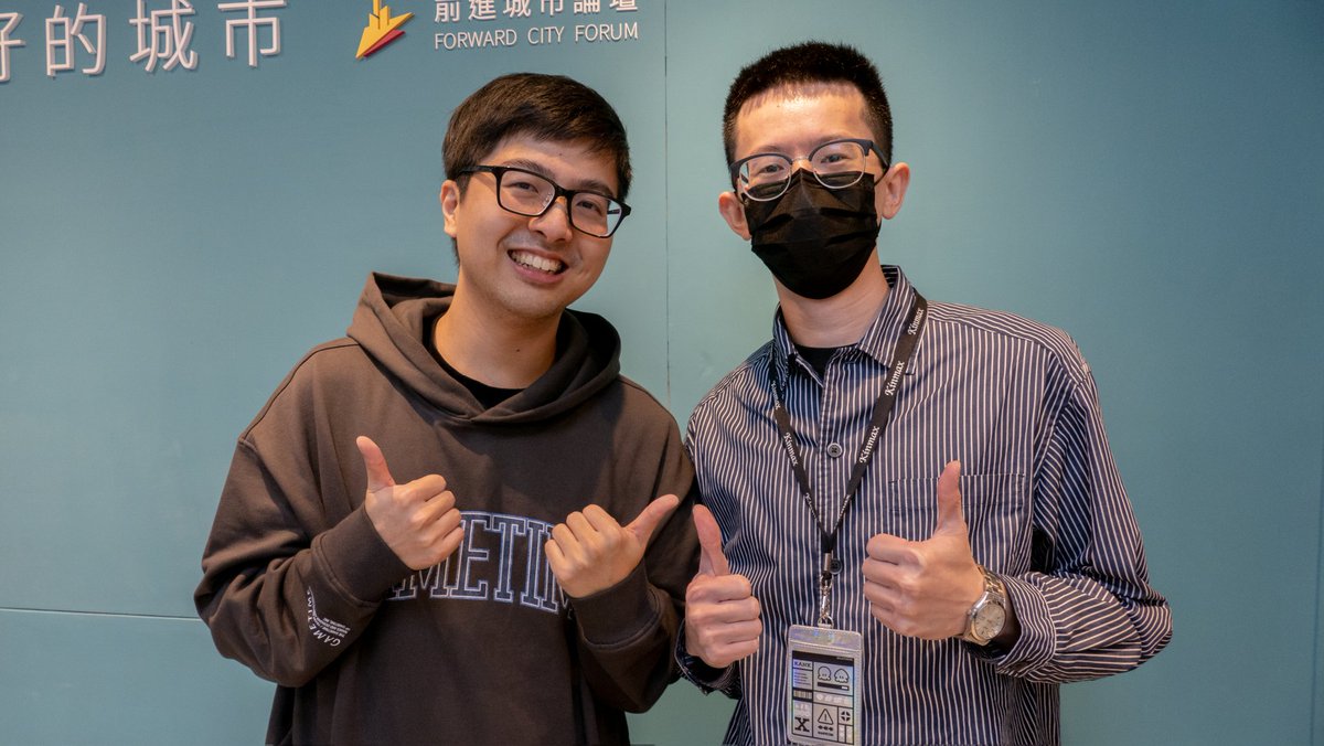 yangchewei's tweet photo. 國昌:欸你今天是特地來現場看我的嗎?
我:..不是欸,我是來看丁特的
國昌:那你吃飽就可以先回去了😡
嘻嘻
#dinter
#LMS五年職業打野 https://t.co/nRHx2sCj0k