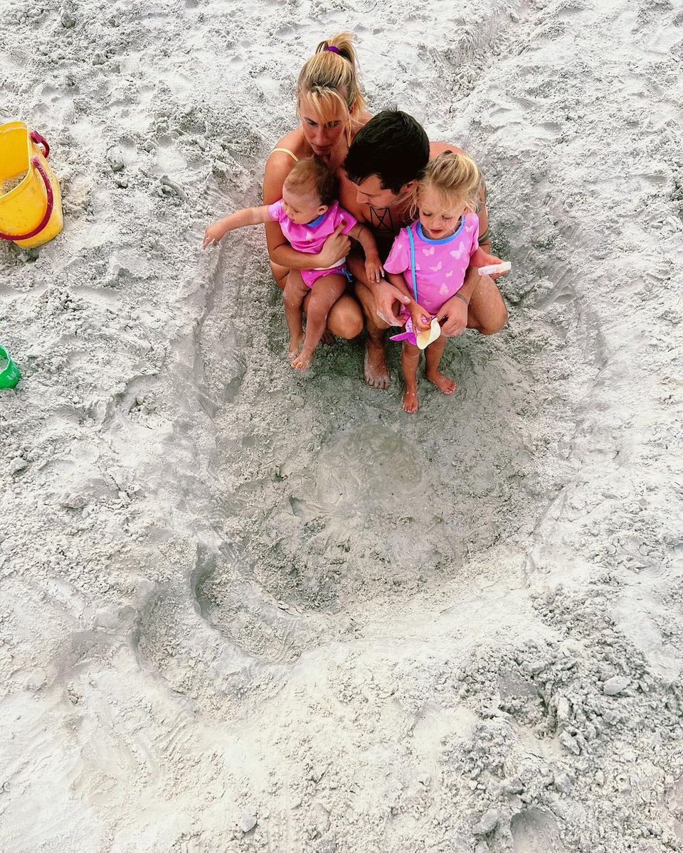 w4rmgIow's tweet photo. #FLPRIDE https://t.co/LTdTfxwbhh