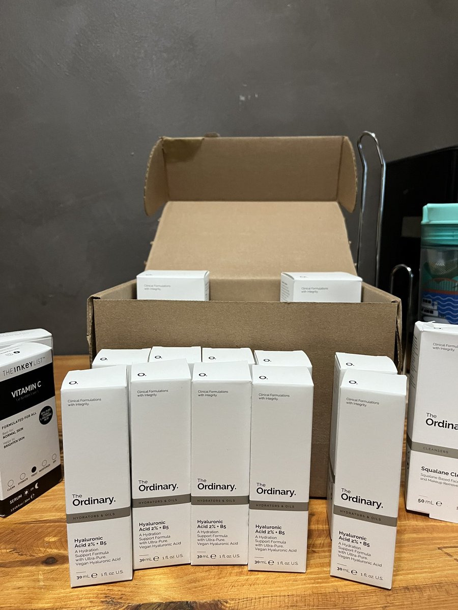 HuckiesMarket's tweet photo. #Destashing #Decluttering #TheORDINARY SKIN CARE.🧼💆🏻♀️🧴 Bought from the states. #AsAHoarder Legit & authentic no lies
Niacinamide 10%
Hyaluronic Acid 2% + B5
Buffet (Multipeptide Serum)
AHA 30% + BHA 2% Peeling Solution
Granactive Retinoid 2% Emulsion
Glycolic Acid 7% Toner https://t.co/Q3Vm2JvLYD