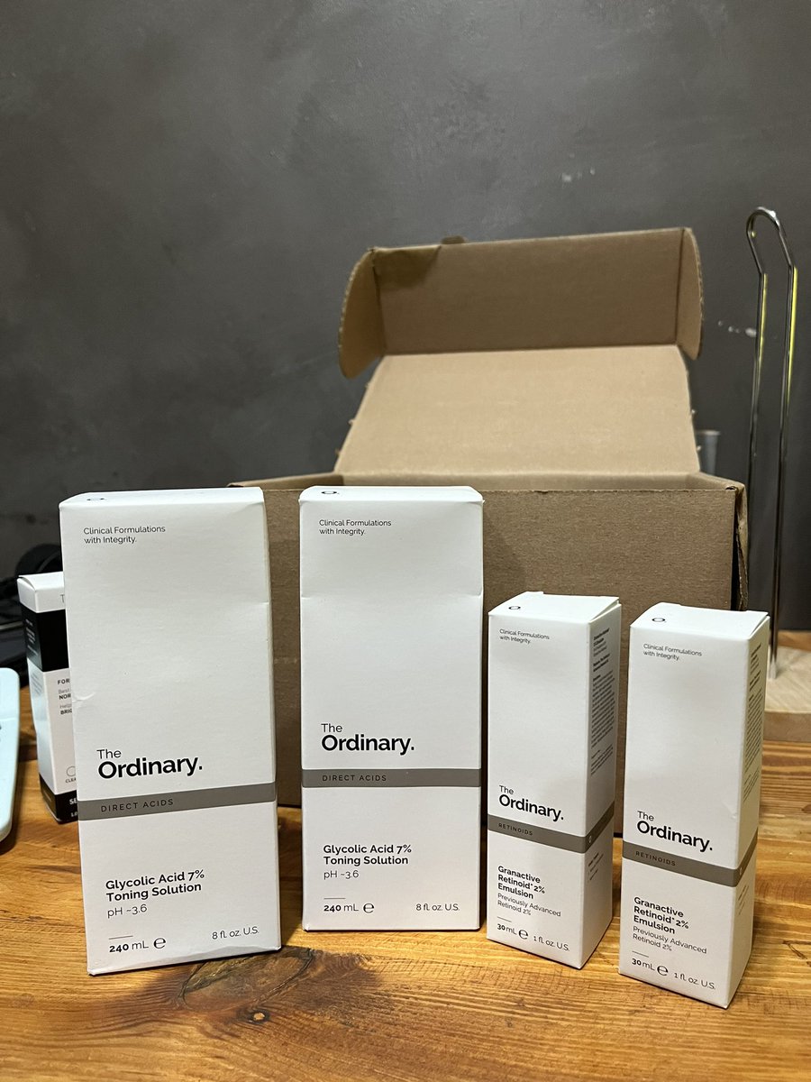 HuckiesMarket's tweet photo. #Destashing #Decluttering #TheORDINARY SKIN CARE.🧼💆🏻♀️🧴 Bought from the states. #AsAHoarder Legit & authentic no lies
Niacinamide 10%
Hyaluronic Acid 2% + B5
Buffet (Multipeptide Serum)
AHA 30% + BHA 2% Peeling Solution
Granactive Retinoid 2% Emulsion
Glycolic Acid 7% Toner https://t.co/Q3Vm2JvLYD