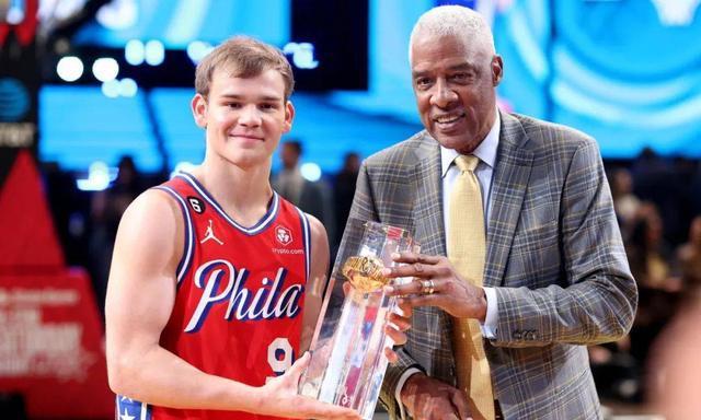 NBA All-Star less several big brand stars, and injured two stars, compare play is not enjoyable, either the three-point shot, dunk and play skills too little, really let people very disappointed, the All-Star weekend is the only good dunking, looking forward to next year!!!