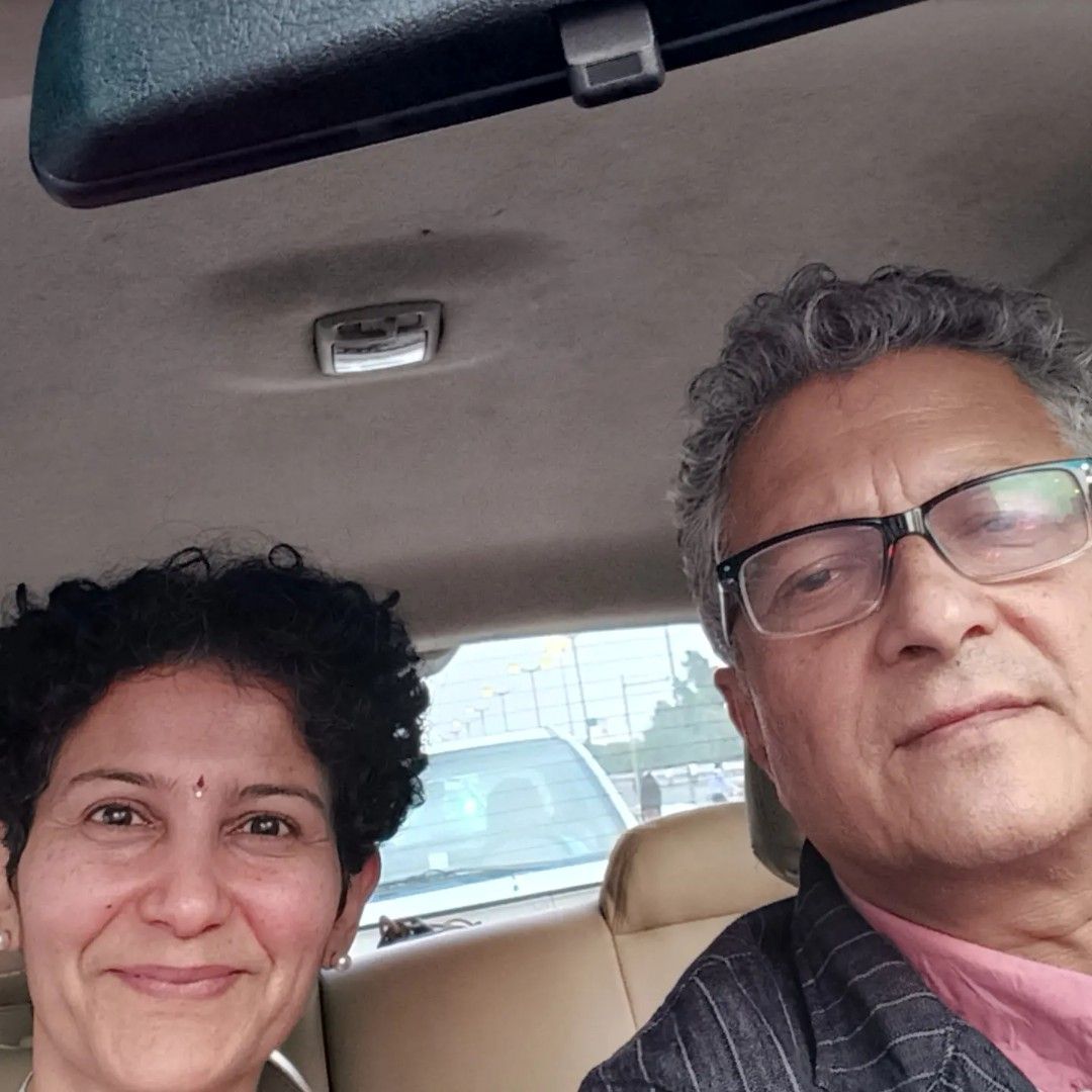 shubhos's tweet image. You meet the most interesting people at #IAMAI events. If you look.
All of yesterday at the #IndiaDigitalSummit, I saw this middle-aged lady in a saree walking around alone, trying to strike up conversations with digital marketers.