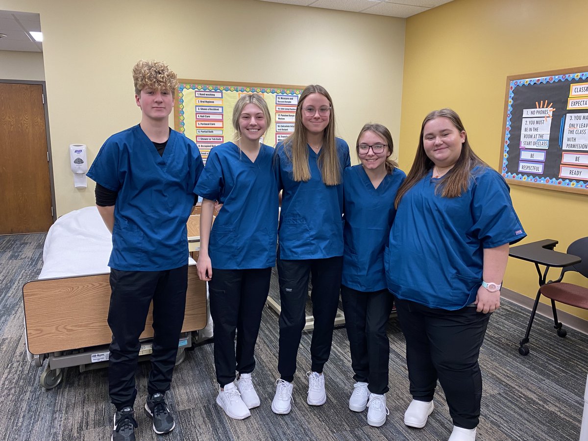 topperschool's tweet image. The CNA students, under the leadership of instructor Hannah Reed,  have had a great first two weeks of their clinical rotation. Students are putting all of their knowledge to great use and doing an excellent job in the clinical setting.  Stay tuned to hear what is next. #cnaclass