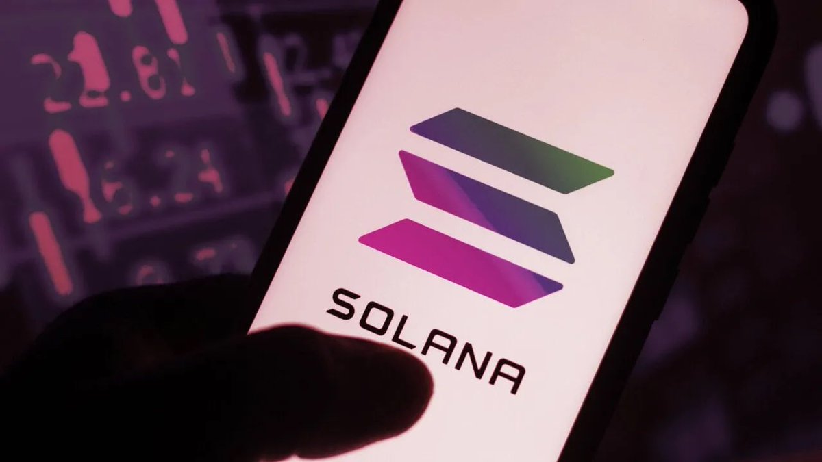 Cryptool_1's tweet photo. #Solana Soars Double-Digits as Helium Network Announces Merge Date

The upcoming Helium migration and substantial #NFT sales volume appear to be fueling a double-digit recovery for Solana.

#cryptocurrency #CryptoNews https://t.co/LJXxcnPqPi