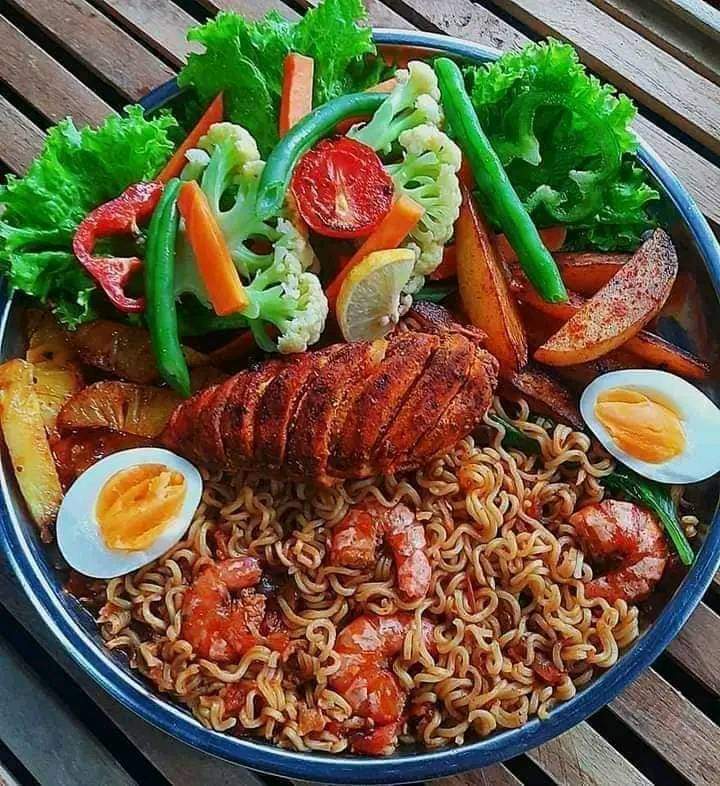 LifeSty19608671's tweet photo. let's eat.👅👄👄 https://t.co/EvRzOzQp43