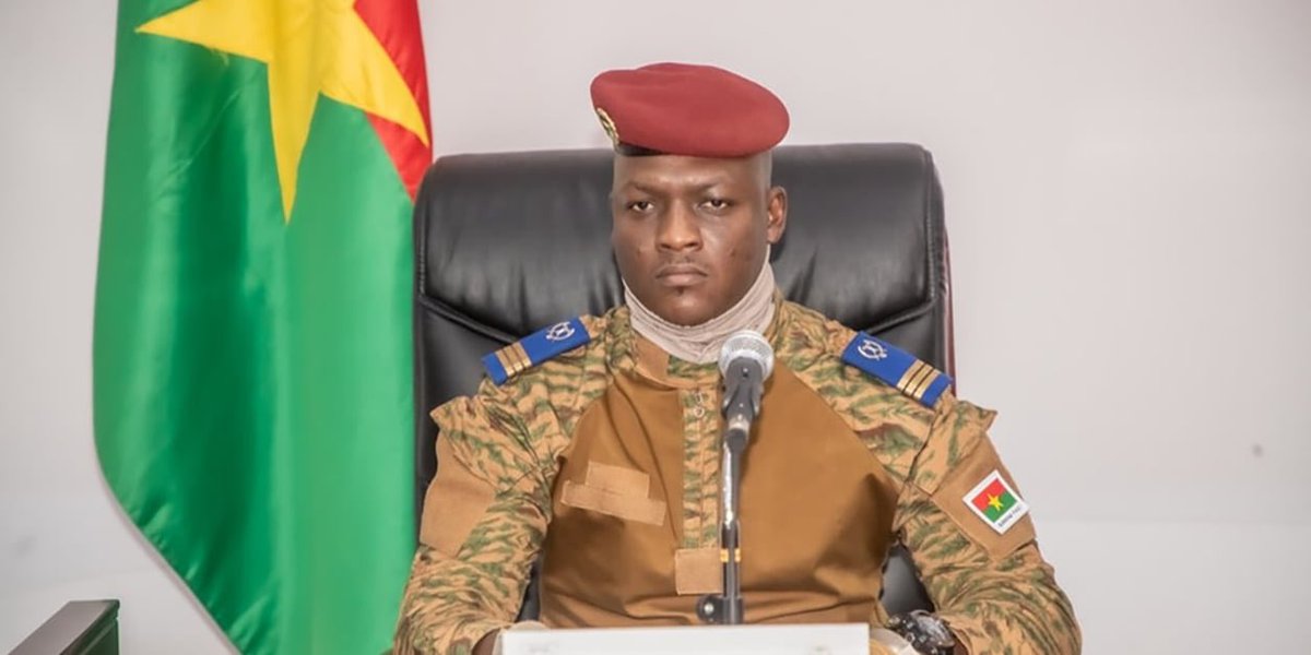 AshleyLelaMAIGA's tweet photo. Le bilan provisoire de l’attaque du 17 fev contre l’armée #Burkina-bé sur l’axe #Oursi-#Deou s’élève à 51 morts. Le capt #IbrahimTraore, l’homme qui affirmait vouloir prendre sa pickup pour monter au front n’a t-il pas encore retrouvé les clés de sa voiture ? On n’attend que lui. https://t.co/UPH9FNDU0Y