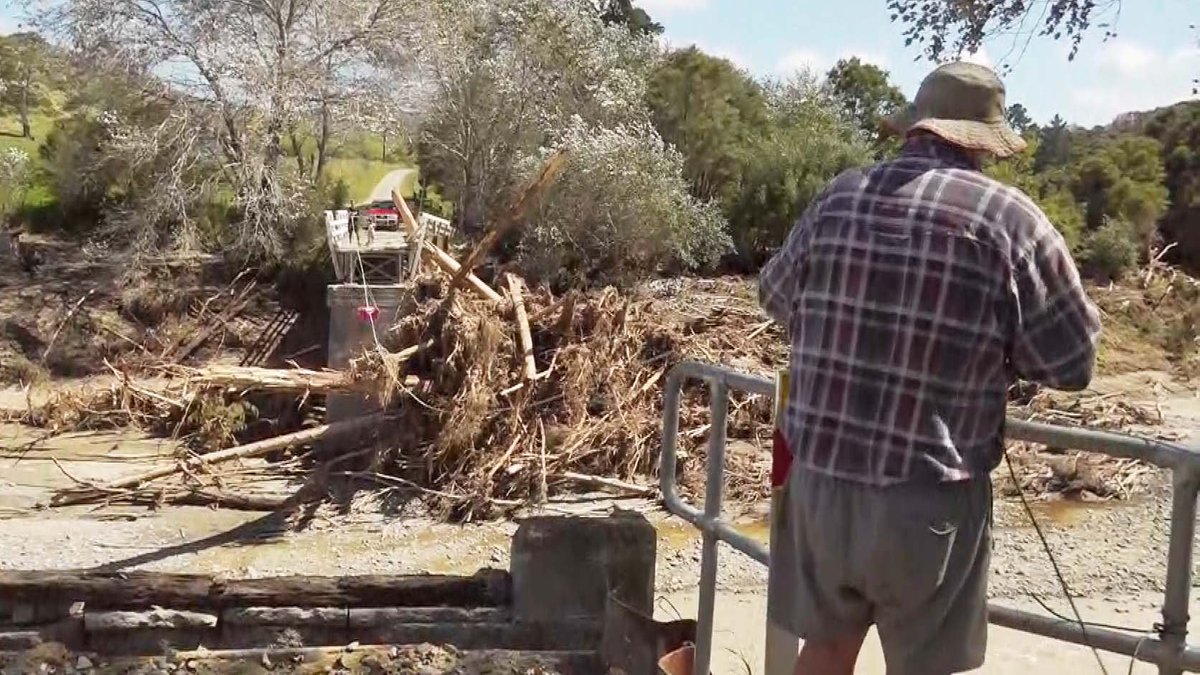 1NewsNZ's tweet photo. Hardy East Coasters use Kiwi ingenuity to help deliver supplies https://t.co/jK11s7mw5k https://t.co/KDJZSwja3q