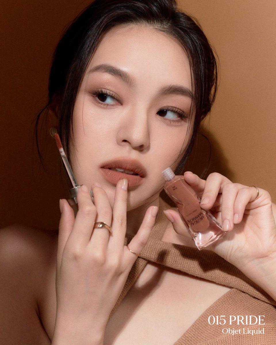 #15 PRIDE 🤎🥜
𝐎𝐛𝐣𝐞𝐭 𝐋𝐢𝐪𝐮𝐢𝐝 

สีน้ำตาลพีแคน เนื้อ Semi-Matte นวลนุ่ม
ที่น่าหลงใหล และมีเสน่ห์น่าดึงดูด แสดงถึงความมั่นใจในตัวเอง

พร้อมส่งครบทั้ง 16 เฉดสี 💄❤️ ที่นี่ที่เดียว!
ราคา 690 บาท

#MuzigaeMansion #MuzigaeMansionTH
#OBJETLIQUID #lipstick #ลิปสติก #ลิปวีแกน