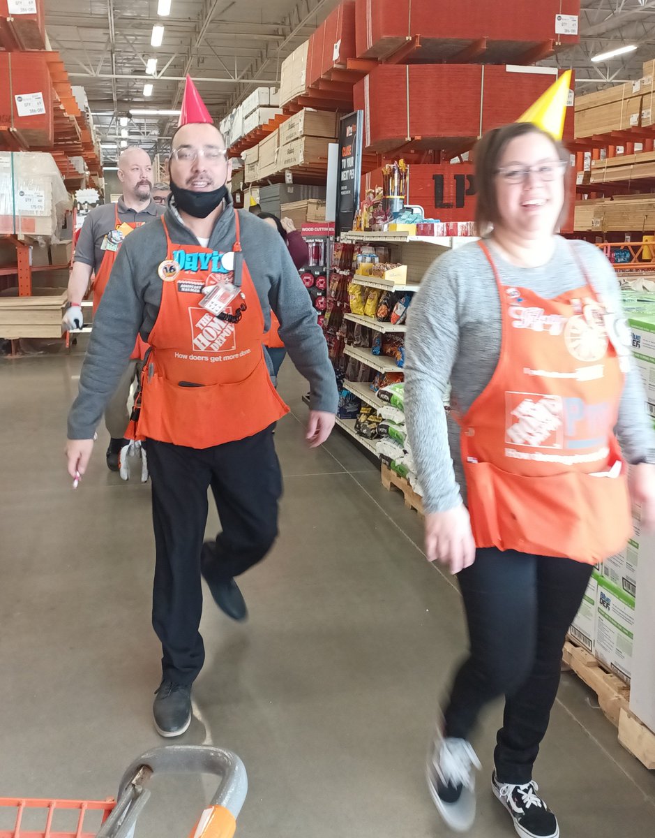 Erica76408629's tweet photo. When they call for a cart run, the Dream team is on it. Thank you all for your help. https://t.co/USxUIGXnBp