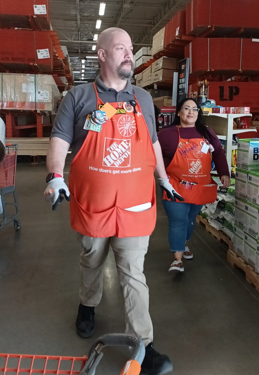 Erica76408629's tweet photo. When they call for a cart run, the Dream team is on it. Thank you all for your help. https://t.co/USxUIGXnBp