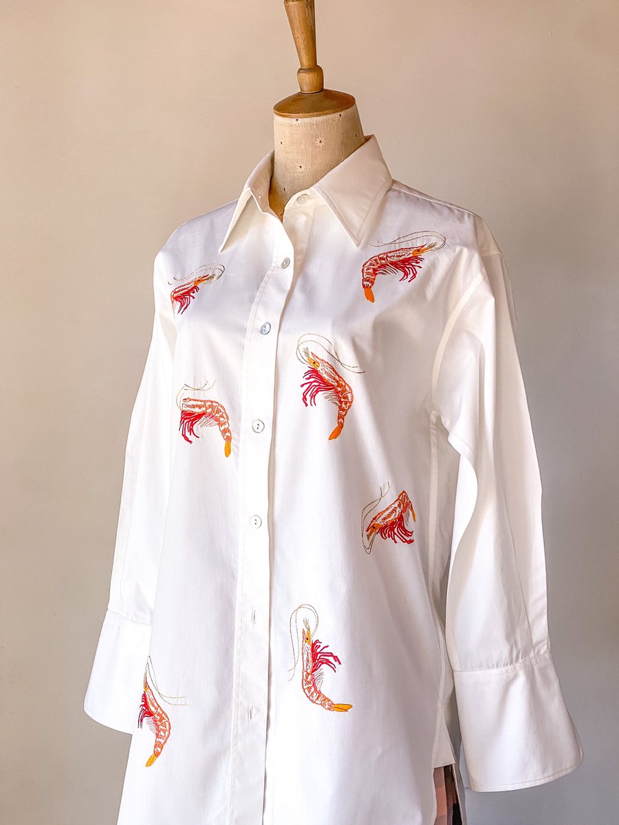 • C A M A R Ó N •
primavera - verano - 23 

#josafatgomez #josafat #camisa #camarón #coral #primavera #verano #spring #summer #blancosxhabií #bajoelcielodeoaxaca #shrimp #marino #mar #playa #beach #sea #bordado #embroidery #bordadoamano #handmade #diseño #camisa #shirt #shirts