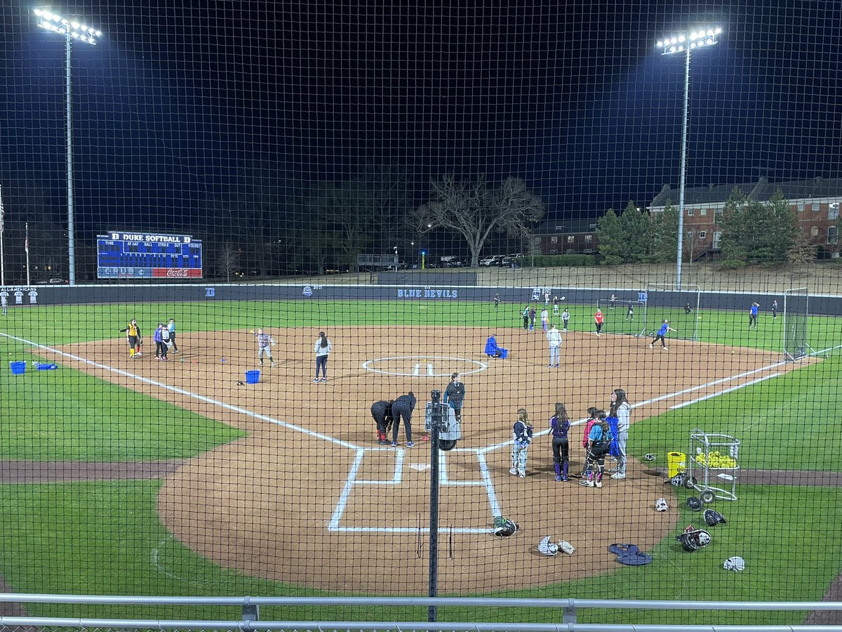 That turnout tho!
HUGE 🙏 to <a href="/DukeSOFTBALL/">Duke Softball</a> for hosting tonight’s skills camp! 🥎