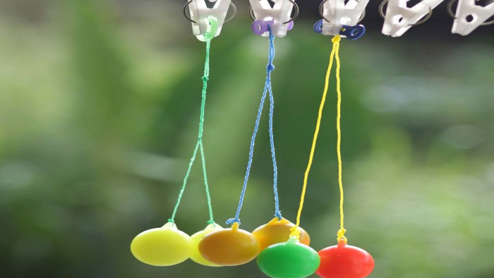 Mainan lato-lato saat ini sedang digandrungi berbagai kalangan. Tidak hanya menjadi hiburan bagi anak- anak, juga digunakan oleh orang dewasa. Yuk simak beberapa fakta menarik tentang mainan yang satu ini. bit.ly/3lSV3wD Hanya di <a href="/myedisi/">myedisi</a> <a href="/womensobsession/">Women's Obsession</a>