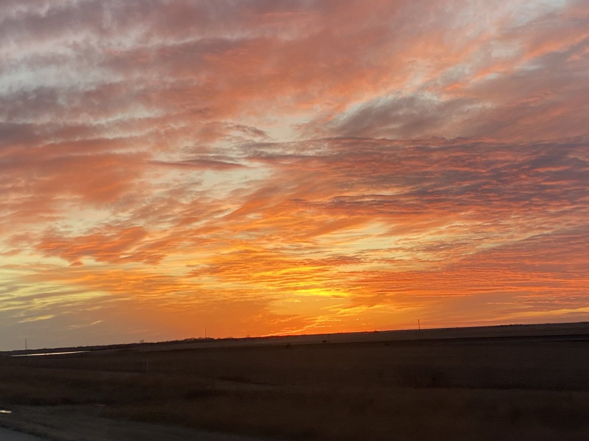 jimabbott33's tweet photo. Enjoyed the incredible Kansas sunset on my drive home from a memorable #BOSCAKC event today! Great reflections on a blessings-filled day!! https://t.co/wCrq6bQXWh