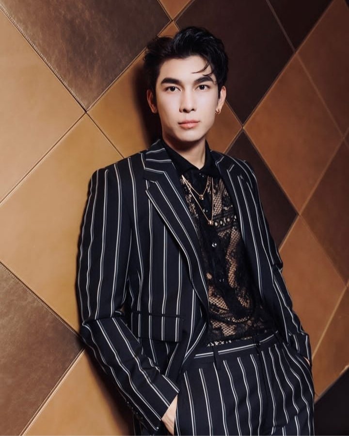 MewsBae's tweet photo. There are thousand of reasons to love you but for now 32 of them is enough to stay with you. To more love and happiness, cheers our dearest sunshine Mew🥂🎉🎂

HAPPY BIRTHDAY MEWMEW

@MSuppasit
#32yrsMEWBD https://t.co/jYeHFkL4ep