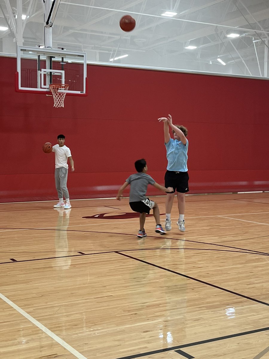 ShakoBoysHoops's tweet photo. The @ShakoHoops boys 7 Red team is having a great season &amp; loves spending time with their Varsity Mentor, @JalenLangsy_! Jalen has attended tourneys the past 2 weekends, cheering the team to a Championship in Prior Lake &amp; 3rd place finish in Wayzata. #MakingADifferenceInCommunity https://t.co/0vs230H0c1