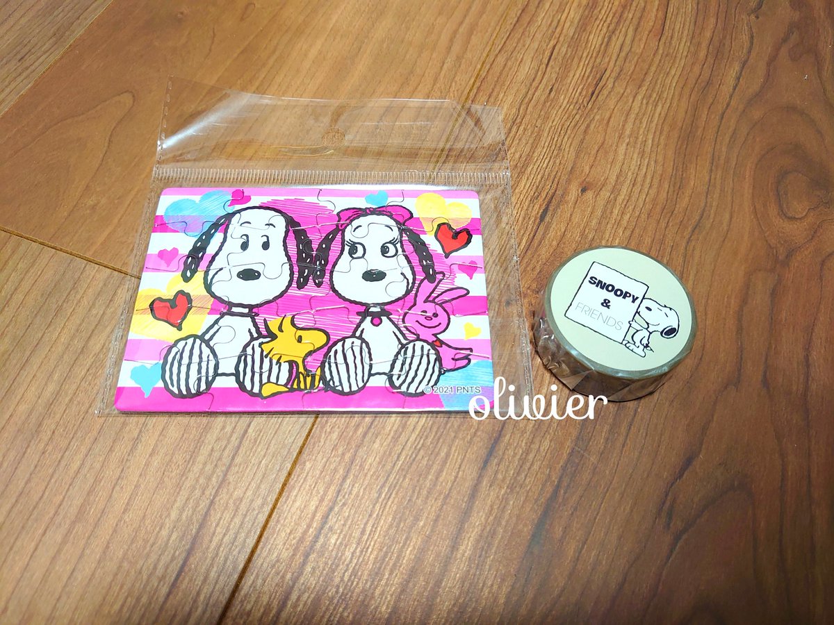 OLIVIER_peanuts's tweet photo. 広告のおまけで付いていたパズル と
メッセージカード飾るために買ったマステ です

このアカウントを始めてからいろんなライフステージの変化があり、���れでもスヌは変わらず推しで、次年度も推し続けます♡

#スヌーピー #PEANUT #推し活 #スヌ活 #パズル #マスキングテープ #文房具 https://t.co/et2mai9NCw