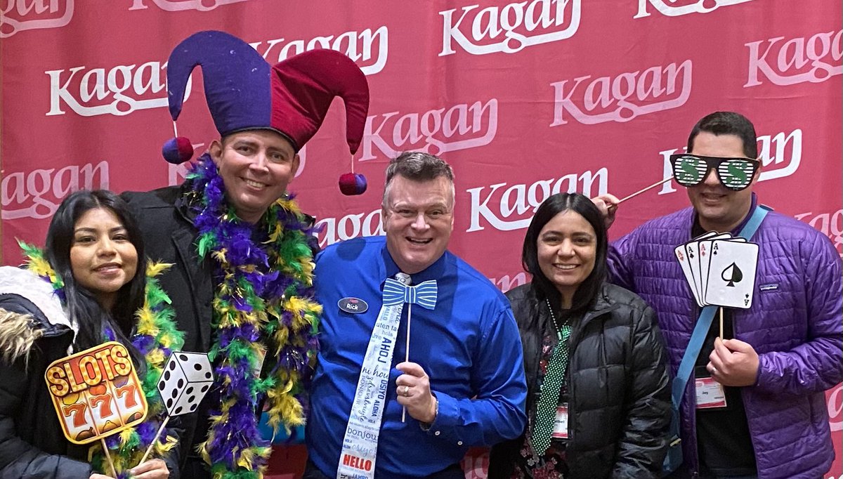 rickatkagan's tweet photo. How awesome to see some friends — educators I deeply admire from @VistaCharterLA Middle School — at the @KaganOnline Winter Academy #KaganWA in Las Vegas! https://t.co/8erbQa0QsN