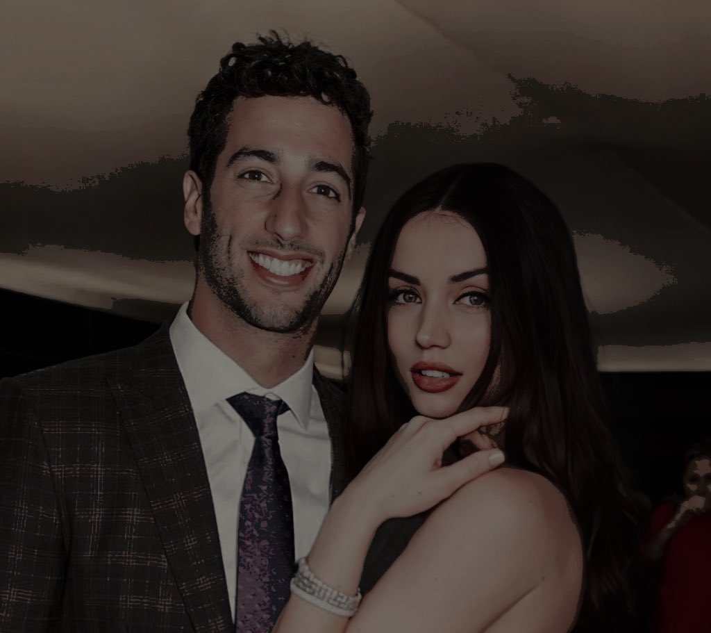 mymelncholia's tweet image. ⠀
      one  night  a  few  moons  ago,  
       i saw flecks of what could've
        been lights but it might just
              have   been  ♡  𝐲͟ou.

      ━━━━━━━━━━━━━
      the  𝐥ove  story.    a  thread…
          
⠀