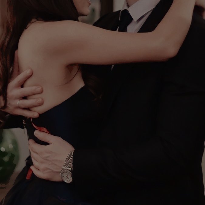 mymelncholia's tweet image. ⠀
      one  night  a  few  moons  ago,  
       i saw flecks of what could've
        been lights but it might just
              have   been  ♡  𝐲͟ou.

      ━━━━━━━━━━━━━
      the  𝐥ove  story.    a  thread…
          
⠀