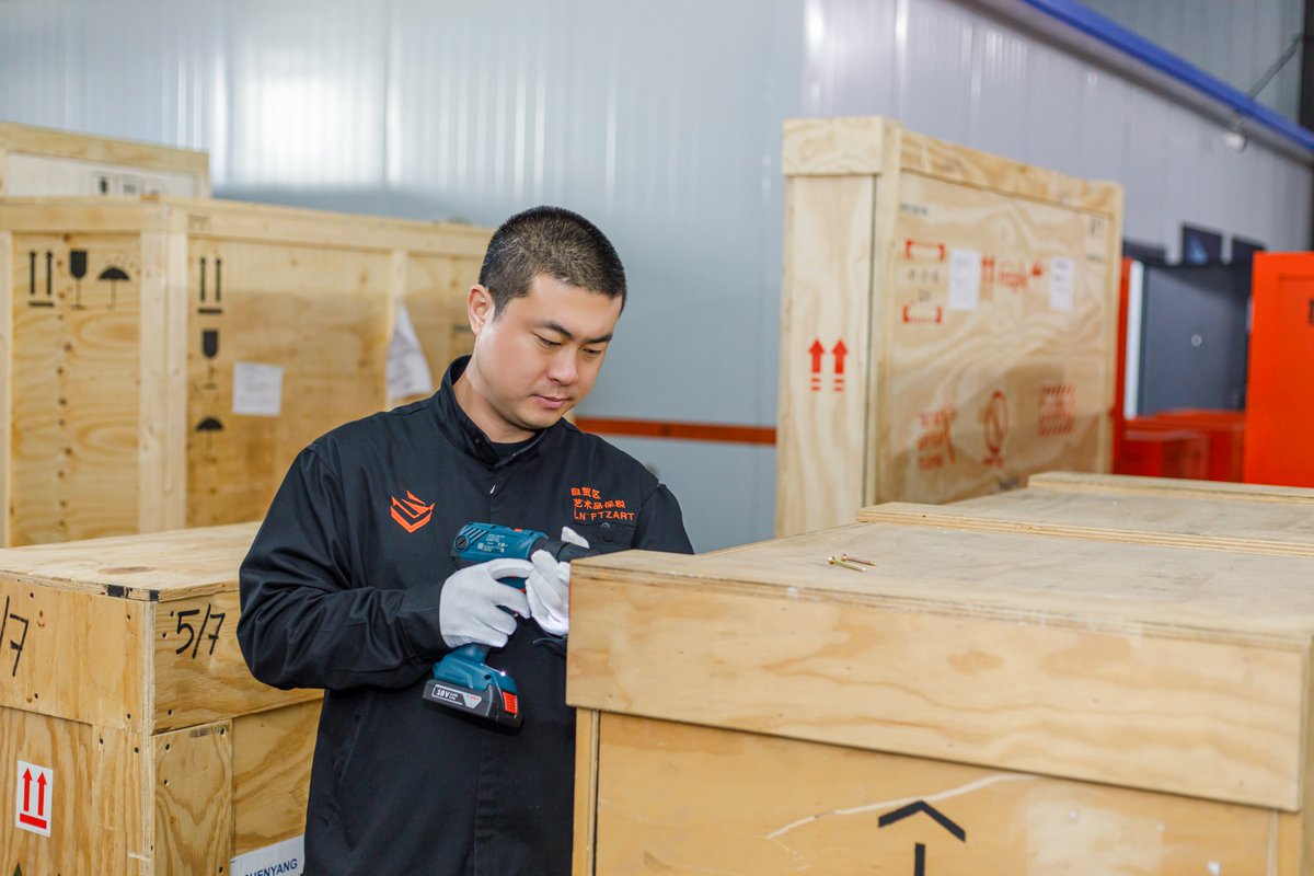 lnftzart's tweet photo. Our dedicated professional team performing the receiving inspection on the batch of artworks received from Europe at our Liaoning Free Trade Zone warehouse. #Art #Artists #ArtistOnTwitter #artworks https://t.co/BxRY8DEWmr