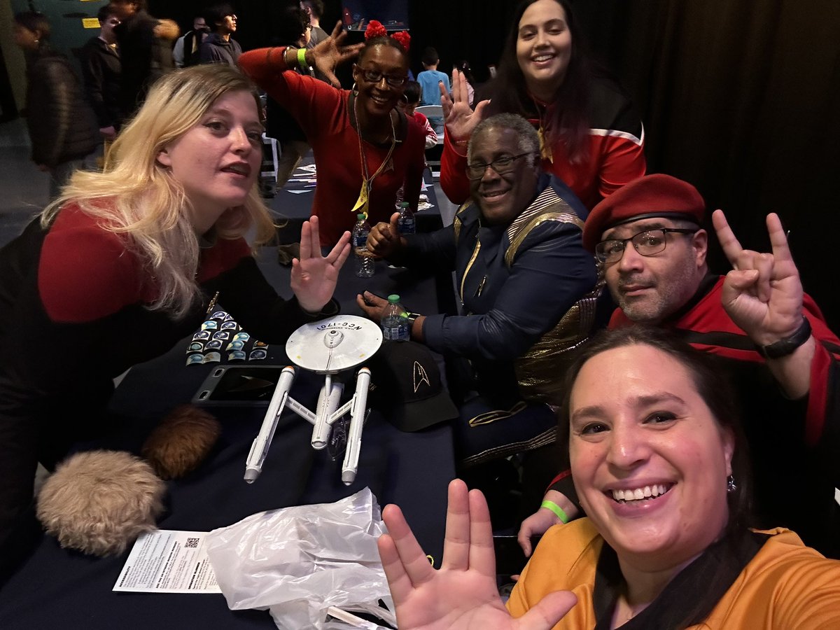 hannsimp's tweet image. Geeking out w/the #NYCAwayTeam @StarTrek cosplayers group teaching kids about navigation aboard the @IntrepidMuseum for STEAM #KidsWeek. Did you know compasses date back to 7th-century inventors and explorers in China? You can make your own with a needle, magnet, and water.🧭🖖🏽⚓️