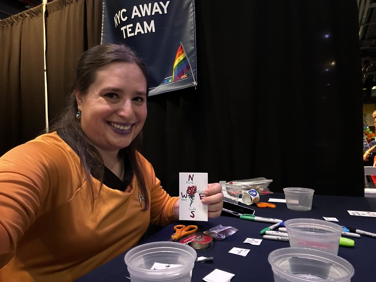 hannsimp's tweet image. Geeking out w/the #NYCAwayTeam @StarTrek cosplayers group teaching kids about navigation aboard the @IntrepidMuseum for STEAM #KidsWeek. Did you know compasses date back to 7th-century inventors and explorers in China? You can make your own with a needle, magnet, and water.🧭🖖🏽⚓️