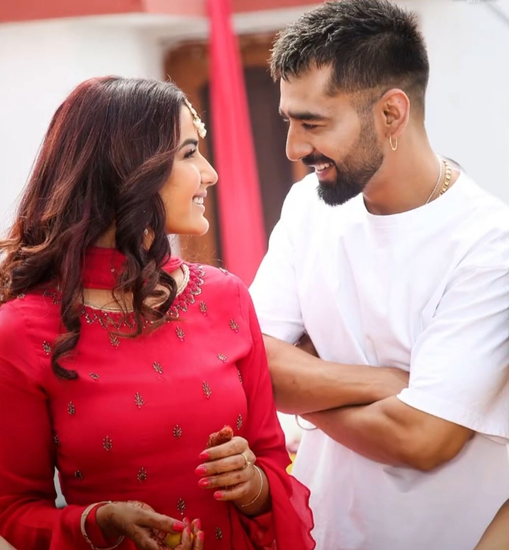 Nishi95388419's tweet photo. 341M views competed on
#PaniDiGal ❤
Many more to come🎉🎉
#Jasminder chemistry ❤❤
@Jasminbhasin @maninderbutter3
@WhiteHillMusic_
#JasminBhasin #ManinderButter
#Jasminians https://t.co/tsprtylnRC