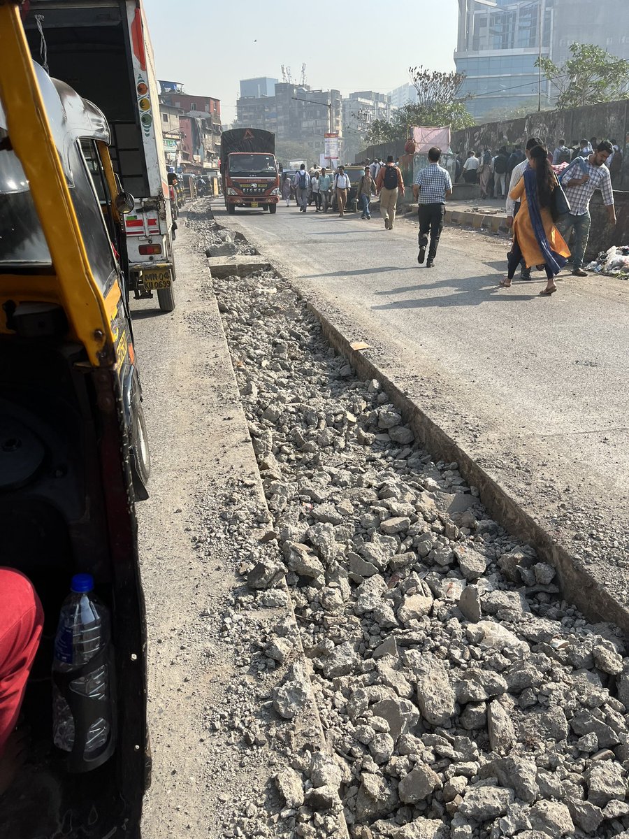 DarshanaKandal1's tweet photo. @mybmc please leave this road without any beautification #Bandraeast #inconvinience #traincommute humble request pls https://t.co/e4RWCQTw8z