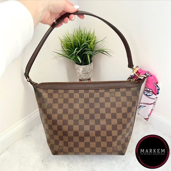 mrc248's tweet photo. So good I had to share! Check out all the items I'm loving on @Poshmarkapp from @Christina_rom #poshmark #fashion #style #shopmycloset #converse #pandora #louisvuitton: https://t.co/lkVe7M6YLL https://t.co/yDyeipOf2c