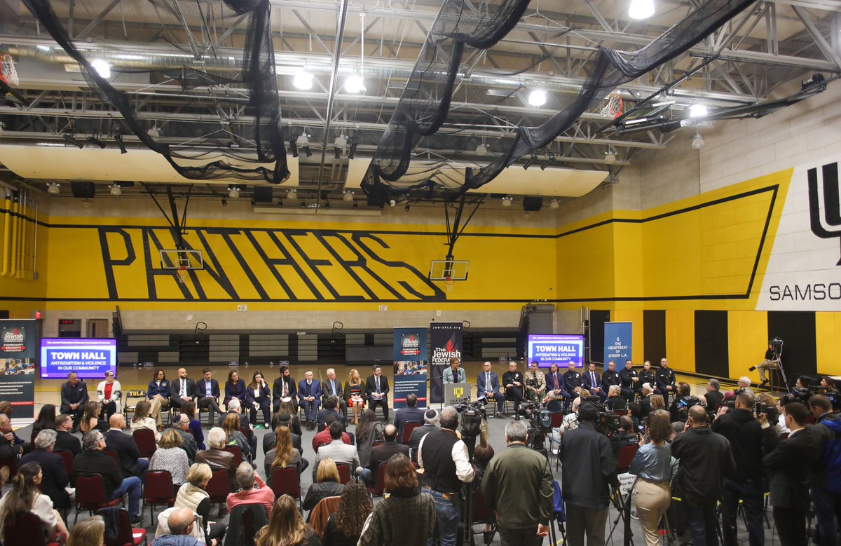 I joined Angelenos in Pico-Robertson tonight for a town hall to hear directly from the Jewish community in the wake of recent shootings.

Let it be clear: Los Angeles will always stand in solidarity against anti-Semitism and hate.