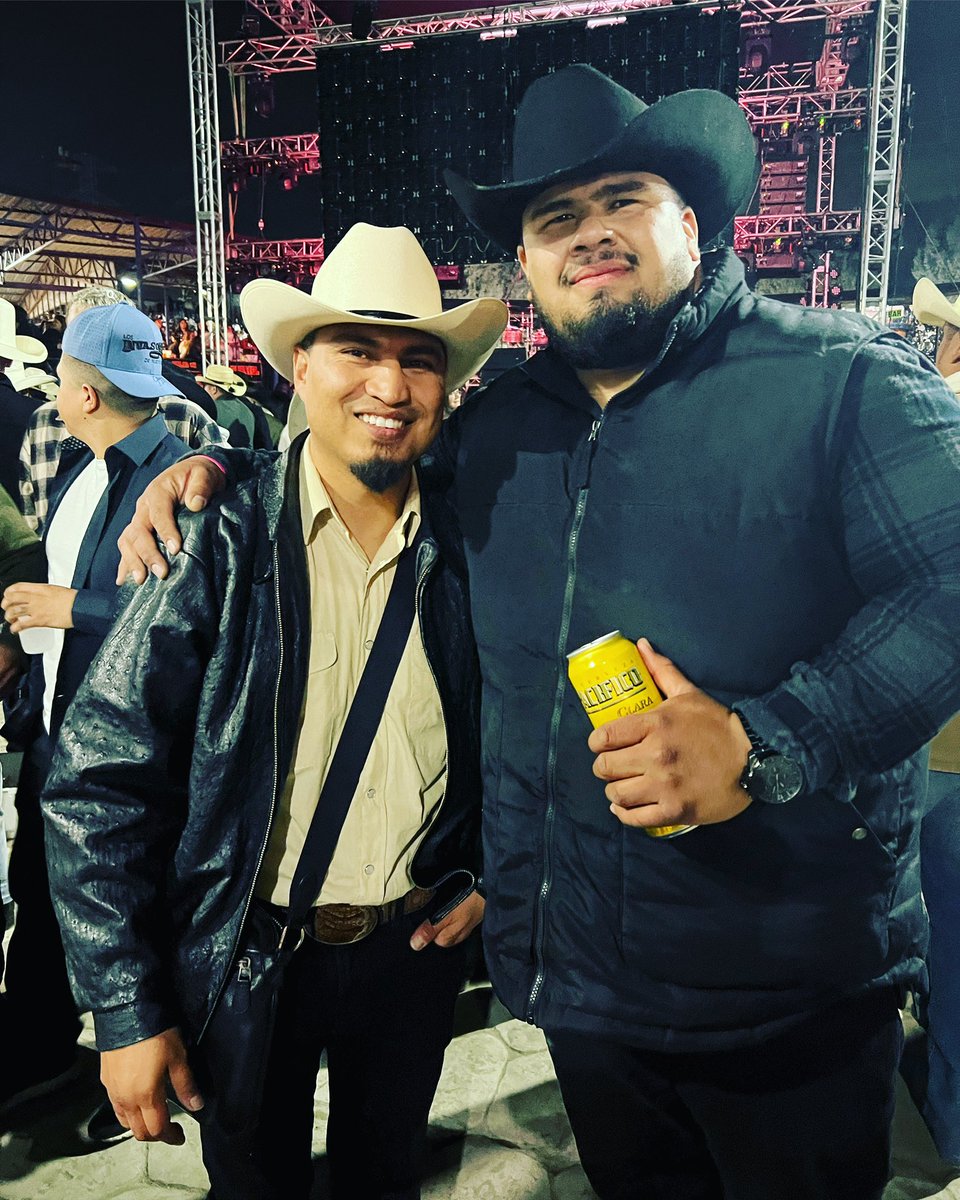 BIGTANK72's tweet photo. With the champ @mikeygarcia https://t.co/C6JoFvg9xP