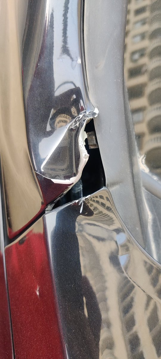 ashuu06's tweet photo. It's a 4 month old car and the car bonet popped up automatically while I was driving on a Highway at a decent speed! I was blind for 200-300 metres,fortunately me and my family are safe! Action required.Caution for all considering a purchase
#MGMotors #faultycar #lifethreatning https://t.co/SKmbzrp3vt