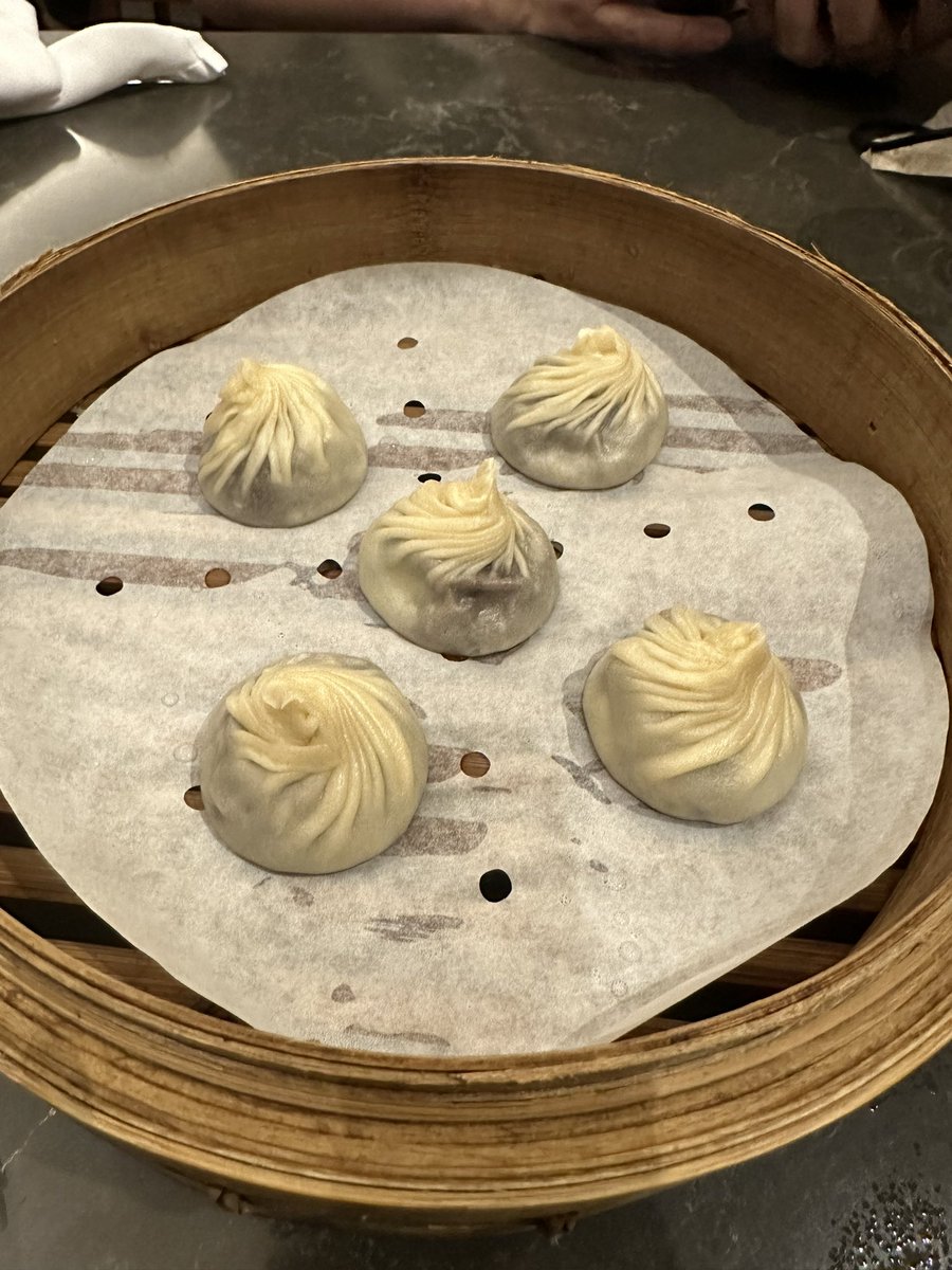 LawrenceChangDO's tweet photo. Chocolate Mochi @dintaifungusa is awesome! https://t.co/miDg9nsVeZ