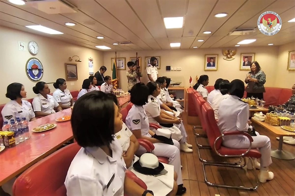 Commemorating #IWD2023,20/02, @indonesiainCMB together with 🇮🇩Woman Naval Corps from #KRIMartadinata331, organized 🇮🇩-🇱🇰 Women Naval Corps Gathering & #EmbraceEquity to forge Harmony & Unity, & to help drive success for all.
#IndonesiainColombo #DewiGustinaTobing #Athanrinewdelhi