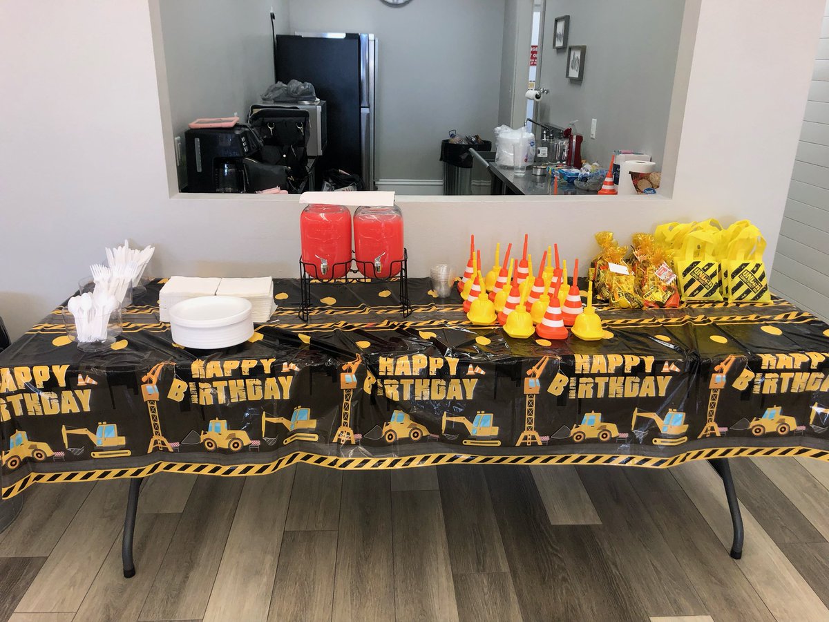 riaah0316's tweet photo. Kaison’s party couldn’t of been better 🤍🚧 @mikeysmith52 https://t.co/kvSJNUkHnG