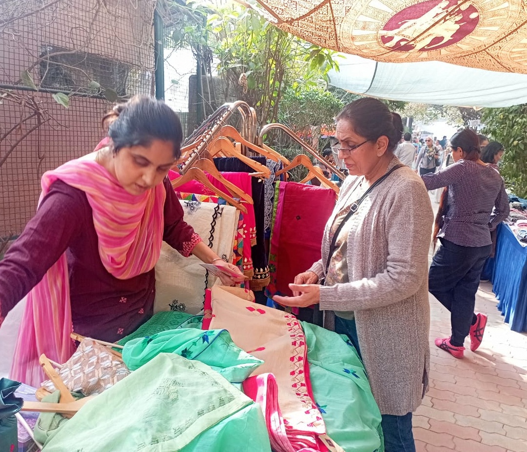 MBCT_Trust's tweet image. Army Wives Welfare Association #AWWA &amp;amp; Western Breeze Hunar Haat held a Sunday market at Tej Farm in Manimajra Chandigarh. Phulkari Makers Bassi Pathana #PMBP was one of the many NGOs invited to setup stall at Western Breeze Hunar Haat. #PhulkariMakers