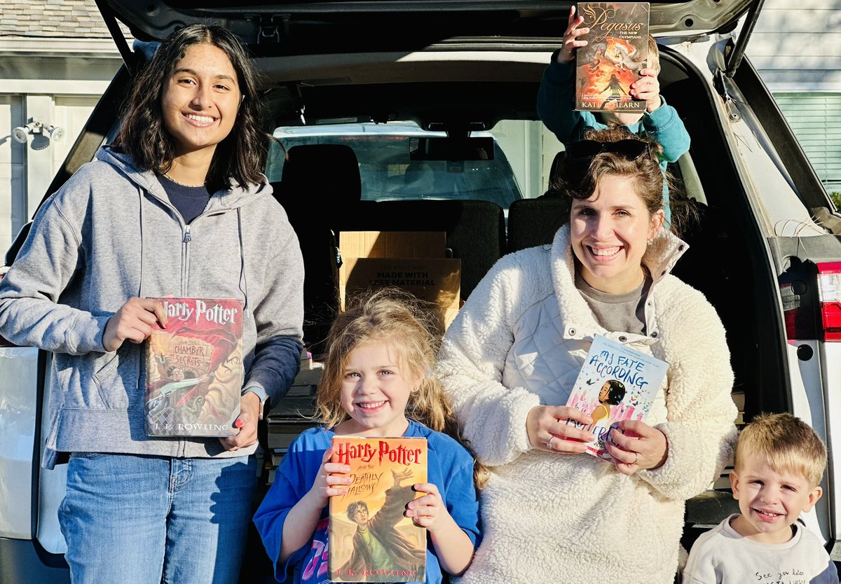 HappiReaders's tweet photo. Donated 200 books to Killough MS in Alief ISD. Thank you for helping us make a difference in the community! https://t.co/Dpa6UaRb5T