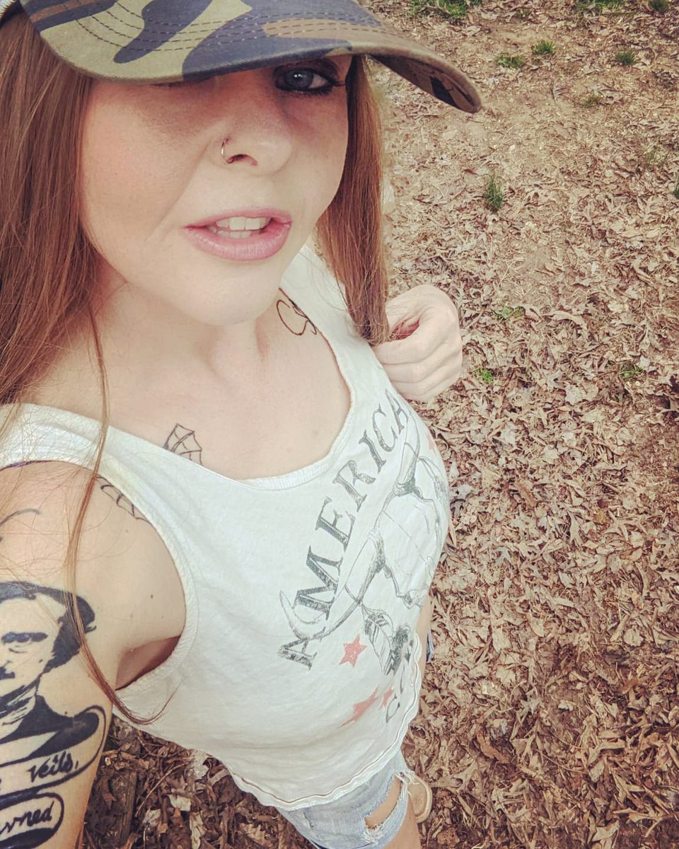 SanToki76579100's tweet photo. #hellcat #southernbelle #dirtygirl #countrygirl #countrycutie #camocutie #blueeyes #frecklefaced #firecracker #4x4 #RoughGirls #baseballcaps #thickthick #cornfed #HomeGrown #carolinasoul #bodylikeabackroad https://t.co/NsF1BZTcjj