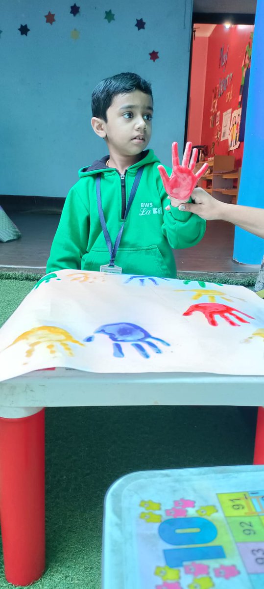 BWSLaKids's tweet photo. Hands Full, with all the Fun🤗🎨
Our Kids enjoying their activities at School. #colours #activity #classroom #learning #playschool #enjoyment #fun #kids #funwithcolours #lakids #bws #wherelearningisfun @sarikamalhotra2 @Krish_Vaishali @AnitaSi80209274 @aasthagupta1601 https://t.co/Bqi9qXOUQ7