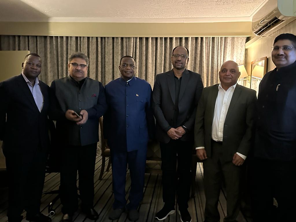 AmbTrigunayat's tweet image. Grateful fr an audience with HE Constantino Chiwenga ,Vice President of #Zimbabwe  &amp;amp; his commitment 2 enrich economic ties with #India .pleasure to meet Indian origin Dy Minister Raj Modi. opportunities in water,power,infra,renewable energy,minerals discussed fr #Wapcos @MEAIndia