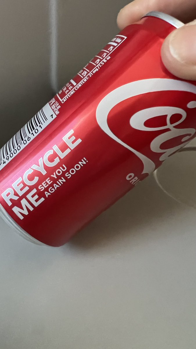 caryn_maroni's tweet image. I was wearing a Melissa ⁦@metheridge⁩ #BroadwayShow 🪟 shirt today on my flight &amp;amp; the attendant asked if she could choose my drink for me?!? I looked puzzled 🤔 but when she showed me the label “ME see you again soon” 🤯 I said “Yes, I’ll drink to that” 🥰#Manifestation 🤞