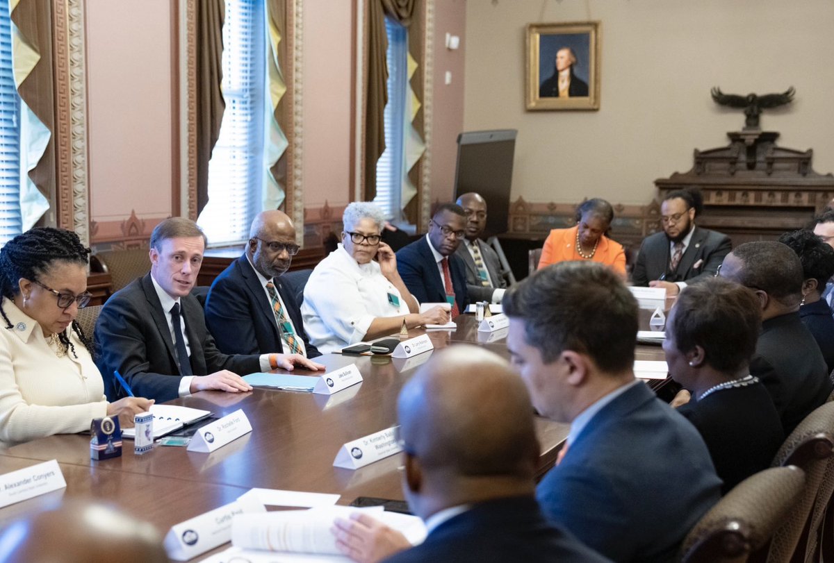 BrentRobinsonCA's tweet image. Last week, I was truly honored and humbled to support @POTUS on an effort that has been full circle.  Protecting the rights, safety, and security of HBCUs. Paying it forward for the next generation of leaders in National Security.