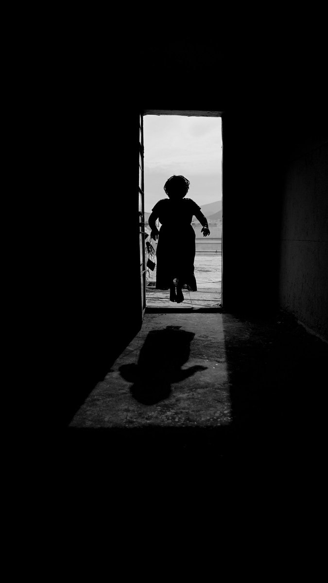 VeeruUday's tweet photo. Eerie shadow.
#sonyalpha #horror #drama #shadows #frameinframe #composition #photography #child #ghost #horrorframe https://t.co/MfNPwpRIoY