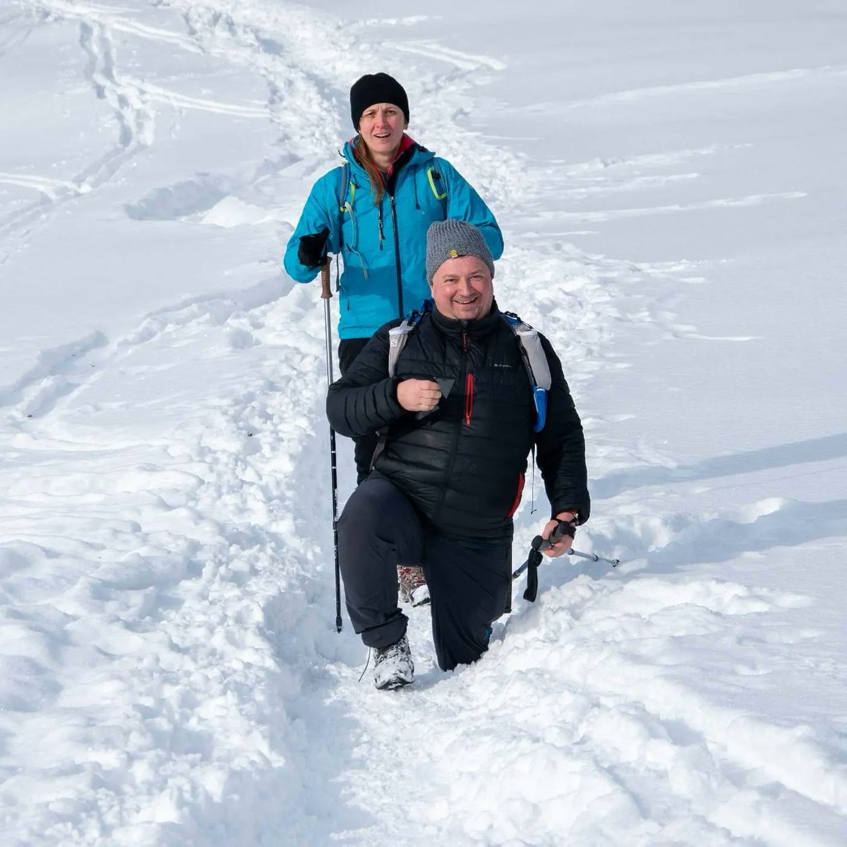 czarnyvx's tweet photo. Taka sytuacja, z ostatniej wędrówki na Turbacz. Poza szlakiem śnieg po kolana 🤣 🤣 #winter #trekking #snow #mountains https://t.co/3IBxhy1dtz