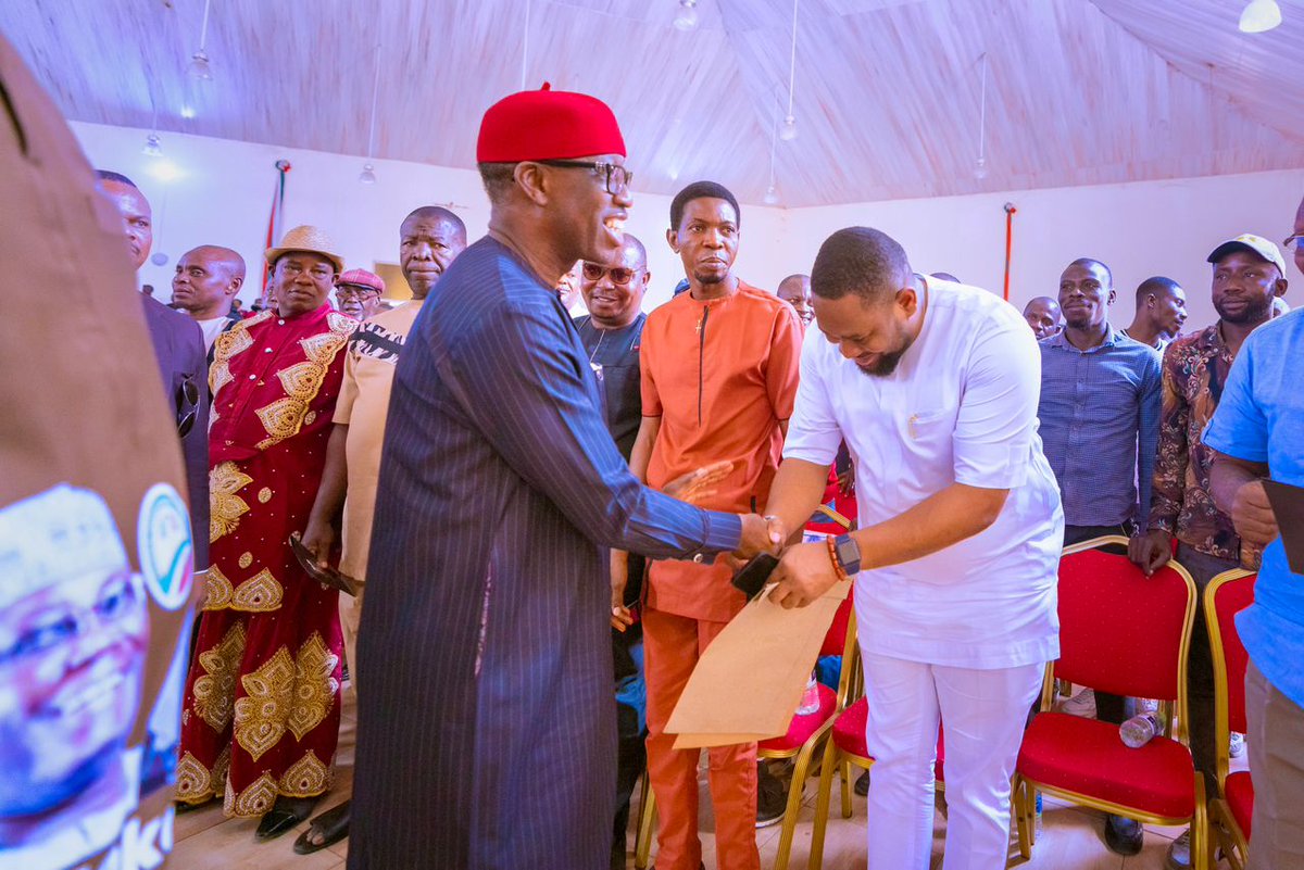 SimplyTEEWHY's tweet photo. The mission to #RecoverNigeria got an added boost yesterday as the PDP vice presidential candidate, Gov. Ifeanyi Okowa received 5000 opposition party members from across Delta state.
As one, we can get it done.
#BetterWithPDP #TheSafeChoice https://t.co/yIz8uvQlD2