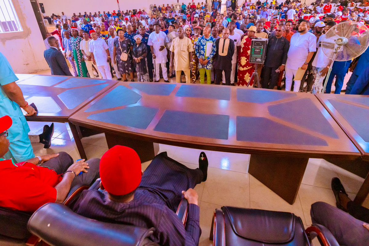 SimplyTEEWHY's tweet photo. The mission to #RecoverNigeria got an added boost yesterday as the PDP vice presidential candidate, Gov. Ifeanyi Okowa received 5000 opposition party members from across Delta state.
As one, we can get it done.
#BetterWithPDP #TheSafeChoice https://t.co/yIz8uvQlD2