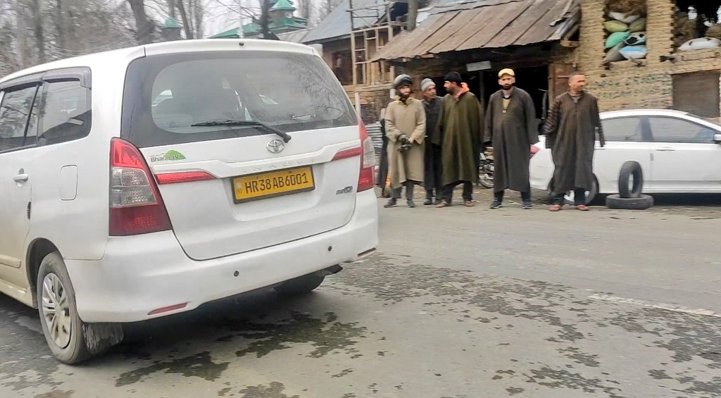 rohil_bashir's tweet photo. #In_Pics
State Investigation agency (SIA) carried out raids at five locations in the Districts of Baramulla, Anantnag, Pulwama, Budgam, Sopore related to ‘Narco Terror case. @SudarshanNewsTV https://t.co/7ieQDFm2Tj