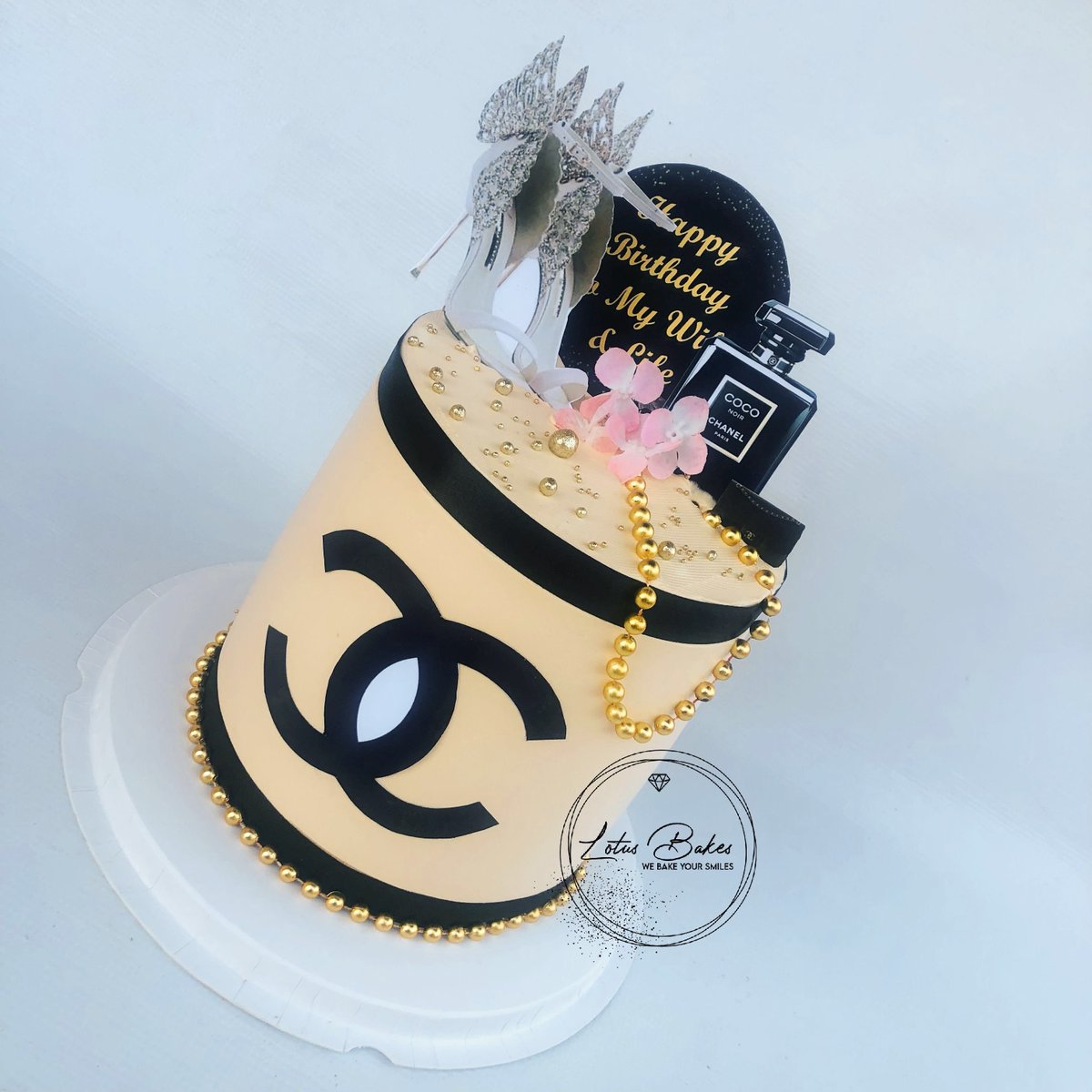 LotusBakes_ZM's tweet photo. Sassy and fab cake for Mrs Liyanda!!!
Orders yours too#0964350958 https://t.co/PPEzzgLQGs