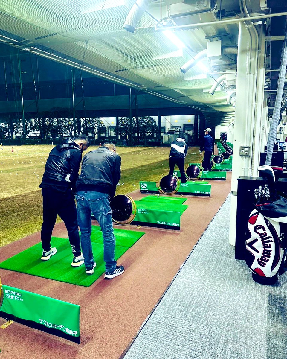 arkcrew777's tweet photo. ゴルフ歴は打ちっぱ3.4回目のど素人ですw
色々教えてもらいながらやりましたが、
全然うまく当たらない。。
けど
楽しかった(^^)

コースデビュー目指して今後練習します！

#ark #crew #アーククルー #ゴルフ #うちっぱなし #golf #ドライバー #ゴルフガーデン高島平 #フルスイングしたくなる https://t.co/YloXnGd4bh
